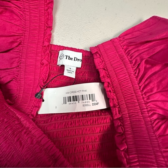 The Drop | Elegant Pink Midi Dress with Ruffle Straps - Picture 4 of 5